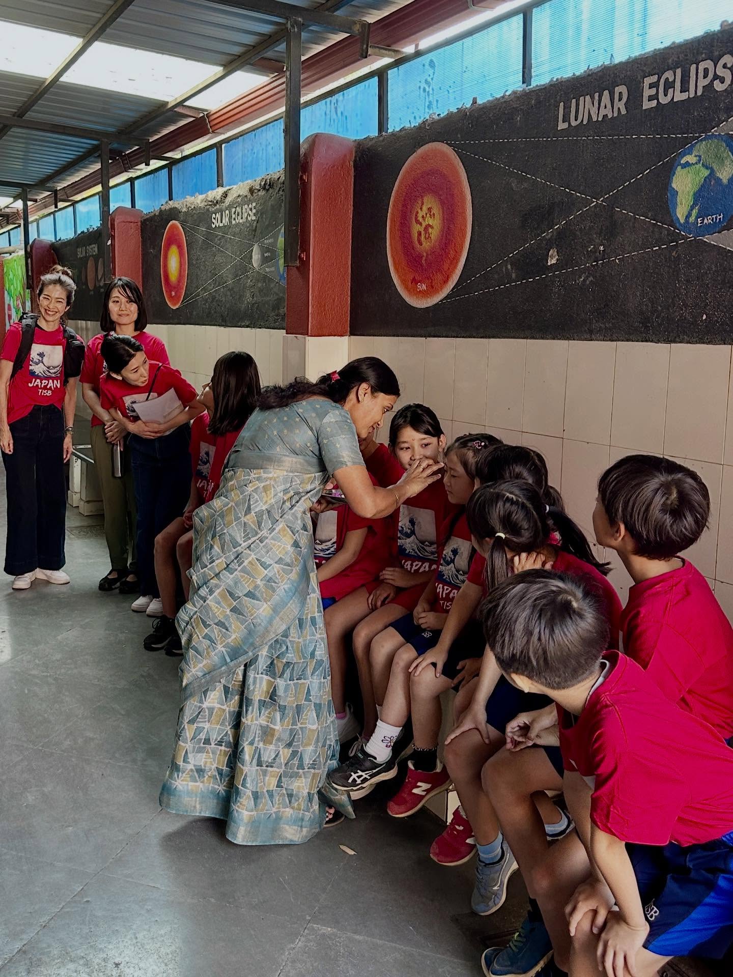 1人以上、、「LUNAR ECLIPS SUJELPSE JAPAN」というテキストの画像のようです