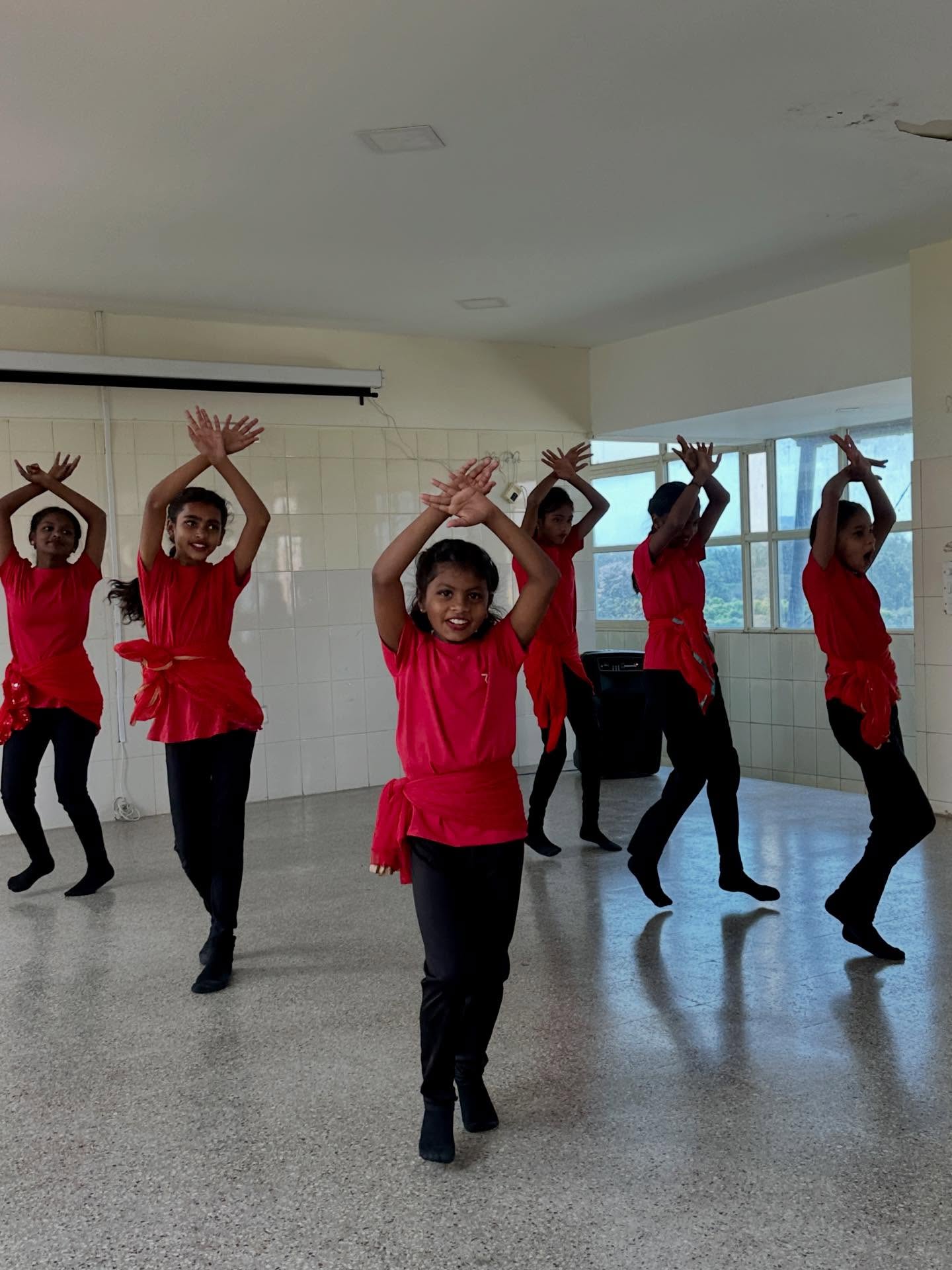 ダンス、ヨガの画像のようです