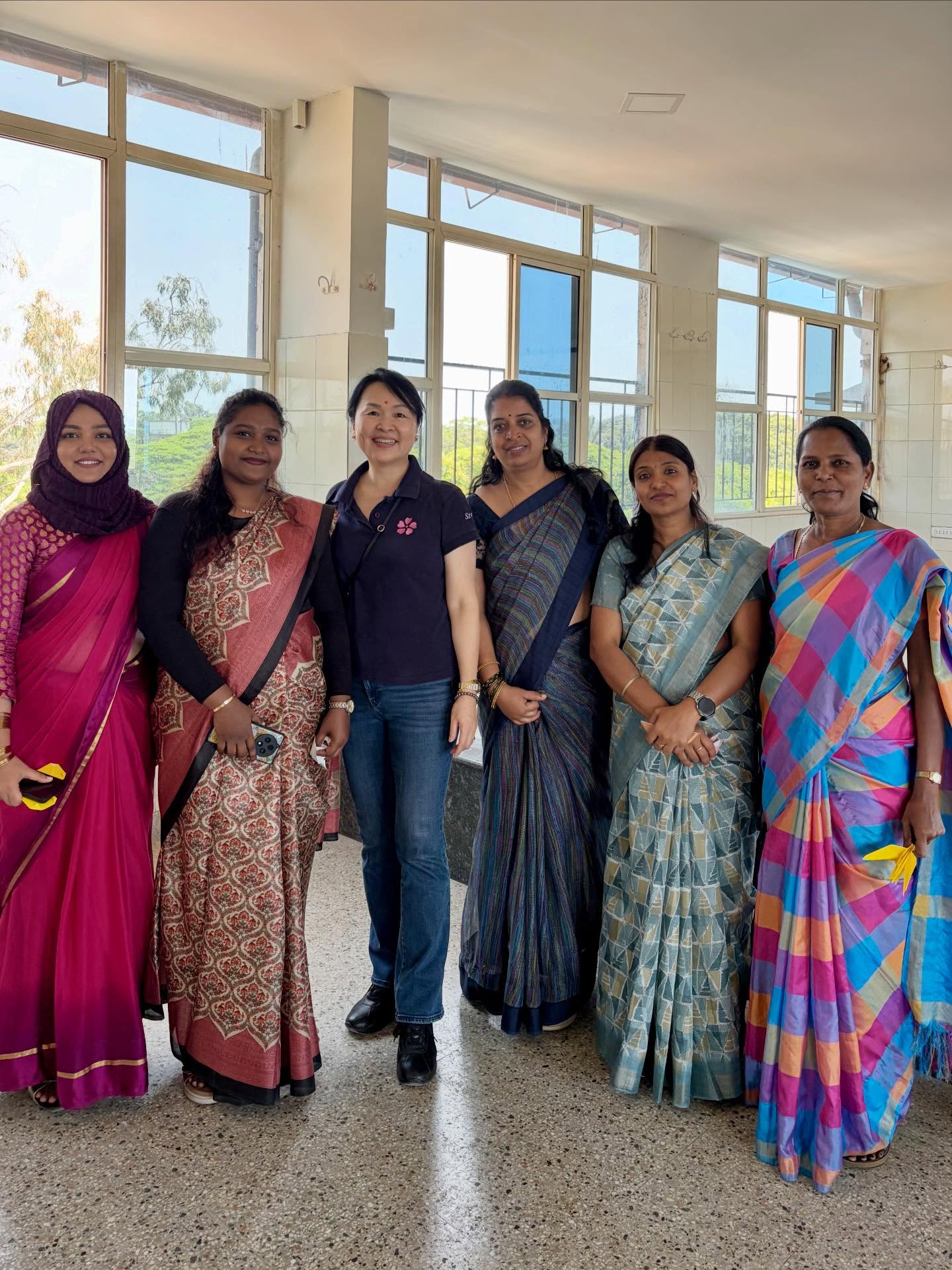 1人以上、笑っている人の画像のようです